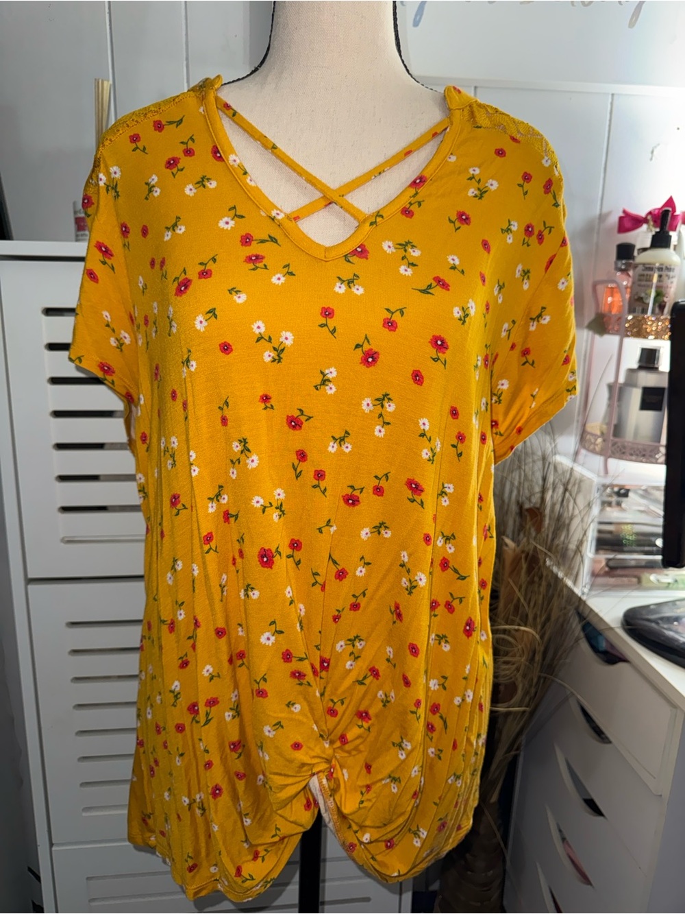 Women’s Mustard Floral Crisscross Knot Front Top SIZE L